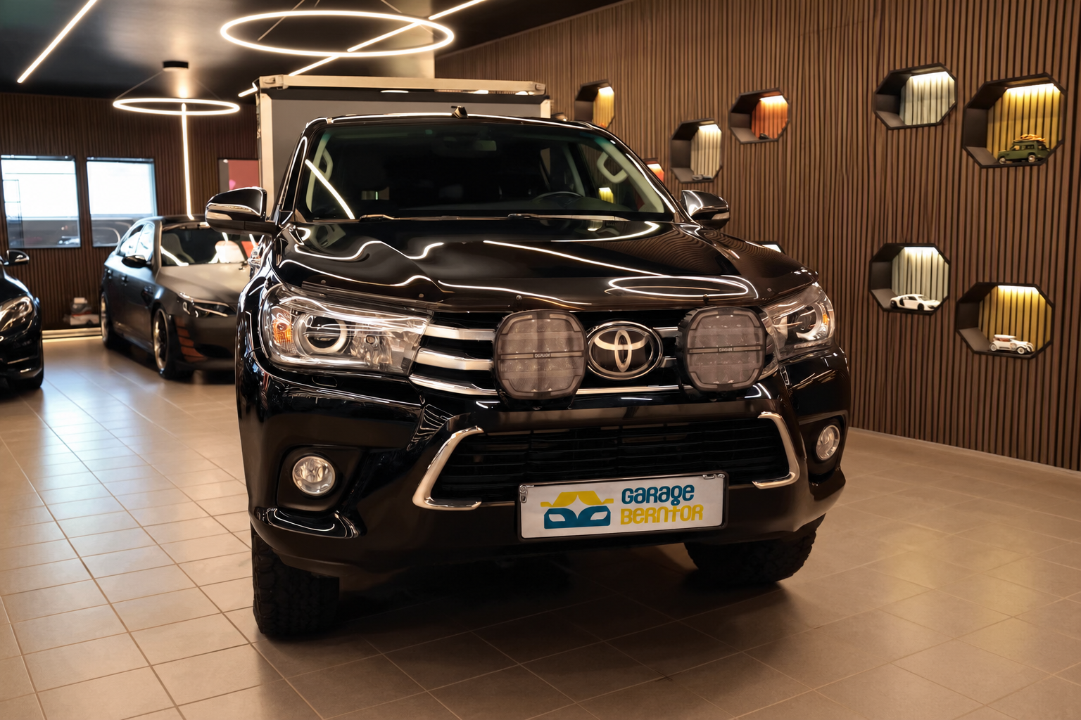 Toyota Hilux 2.4 D 4x4 Automatik 150 PS mit Hundebox, Leder und Anhängerkupplung