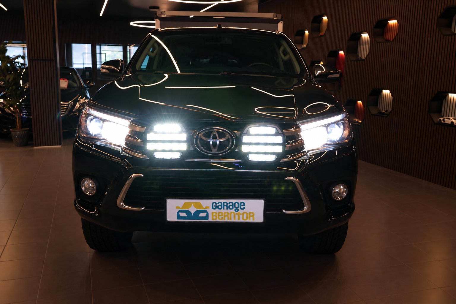Toyota Hilux 2.4 D 4x4 Automatik 150 PS mit Hundebox, Leder und Anhängerkupplung