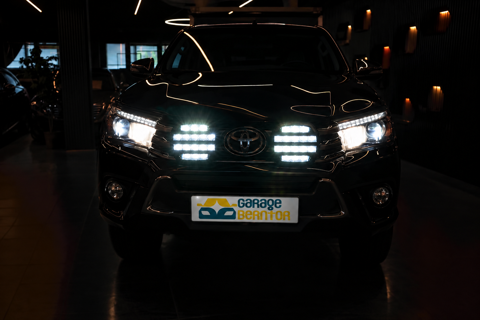 Toyota Hilux 2.4 D 4x4 Automatik 150 PS mit Hundebox, Leder und Anhängerkupplung